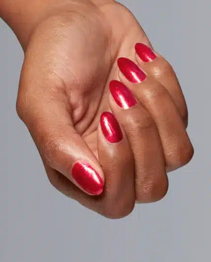 OPI nagellak Nail Lacquer rood - Kiss my Aries op de hand