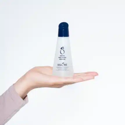 Herome caring nagellak remover op de hand